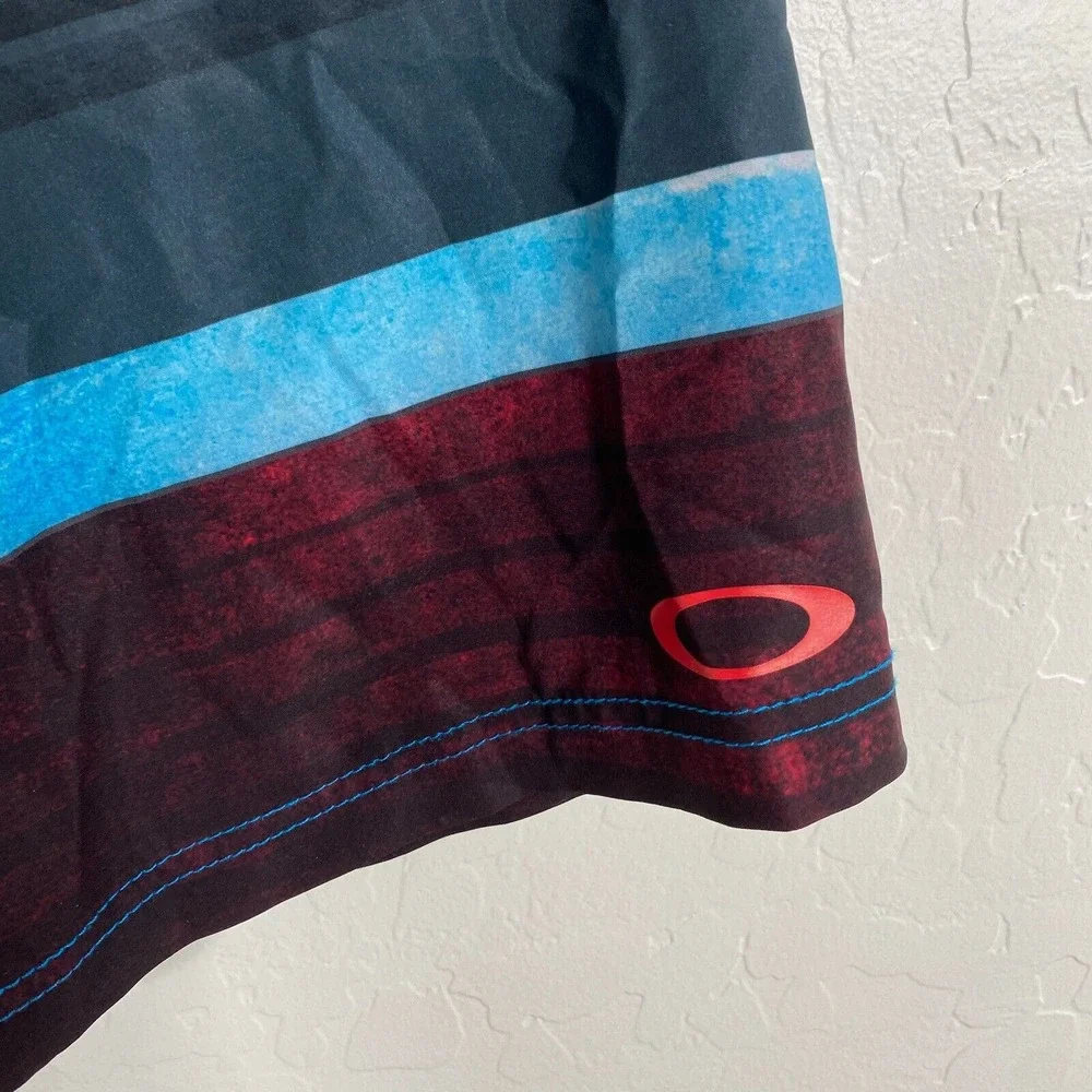 Oakley Board Shorts Mens 33 Blue Red Surfing Swimming‎ Drawstring Striped Beach